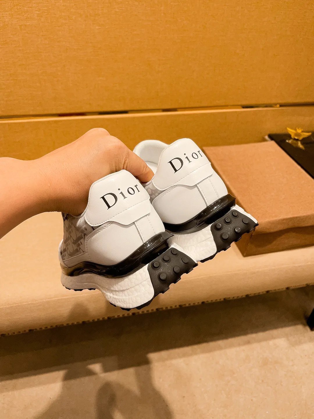 Men's shoes💰 460💰👍【Dior】🔥🔝High-end brand of men's shoes Official website 1:1 latest masterpiece: The upper is made of Italian imported first-layer cowhide🔥Official website original special technical cloth fabric matching🔥Original comfortable and breathable lining➕Original designated anti-slip outsole🔥Make walking more convenient and comfortable! An exclusive new model, a stunning work, a beautiful 1:1 replica [color] compared to the official quality! Create a fashionable personality to set off your uniqueness! A must-have for trendy men! 🔥, sizes: 38-44. color:.     2⃣️colors available🔥